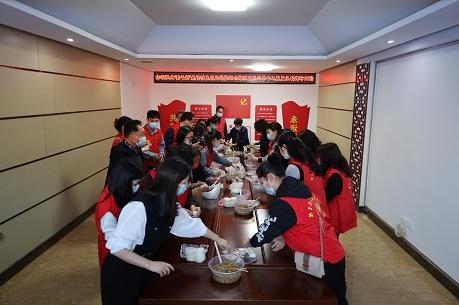 皇冠现金官方网站APP党支部与胜利社区党支部开展“饺子宴”主题活动